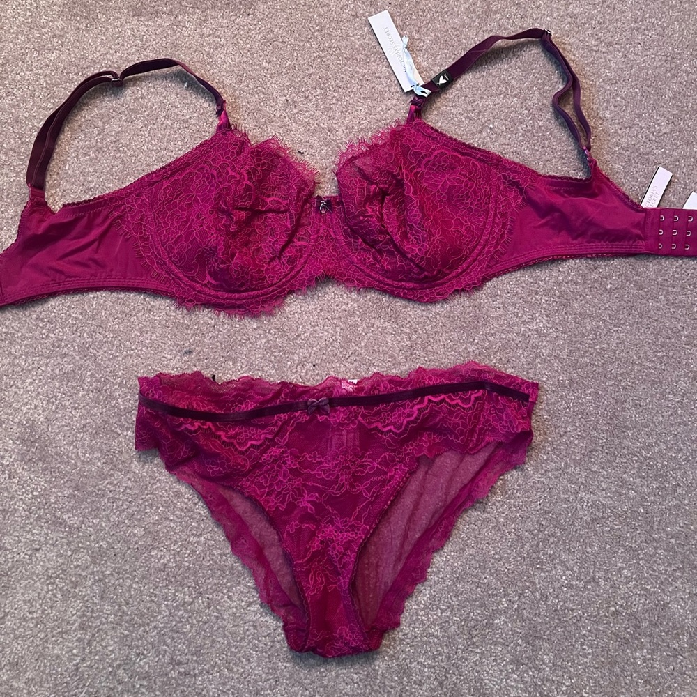 Victoria’s Secret Set! New with tags, never worn!